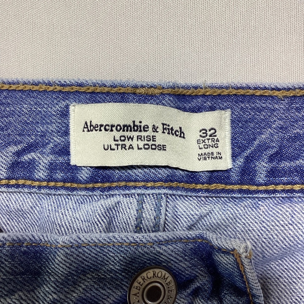 Abercrombie & Fitch Low-Rise Ultra Loose Light Blue Denim Jeans - Picture 5 of 13